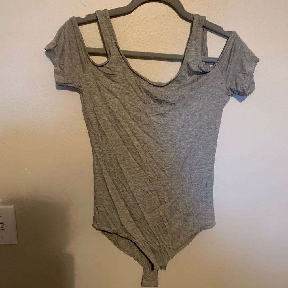 NWOT Women’s gray body suit scoop back